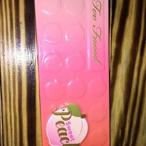 Too Faced Makeup - Too Faced Sweet Peach palette + Nyx Lid Lingere Too Faced Makeup - Too Faced Sweet Peach palette + Nyx Lid Lingere